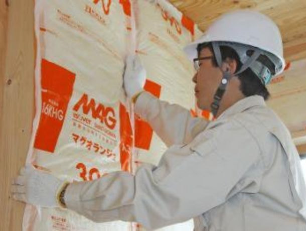 高性能グラスウールの施工